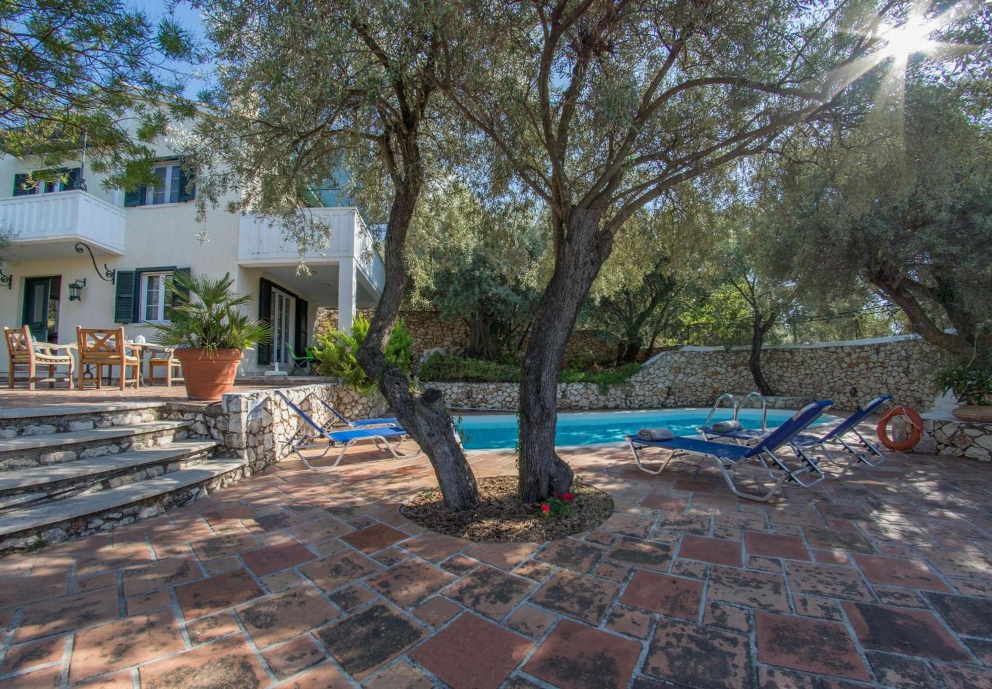 Agios Nikitas Villas Bagian luar foto