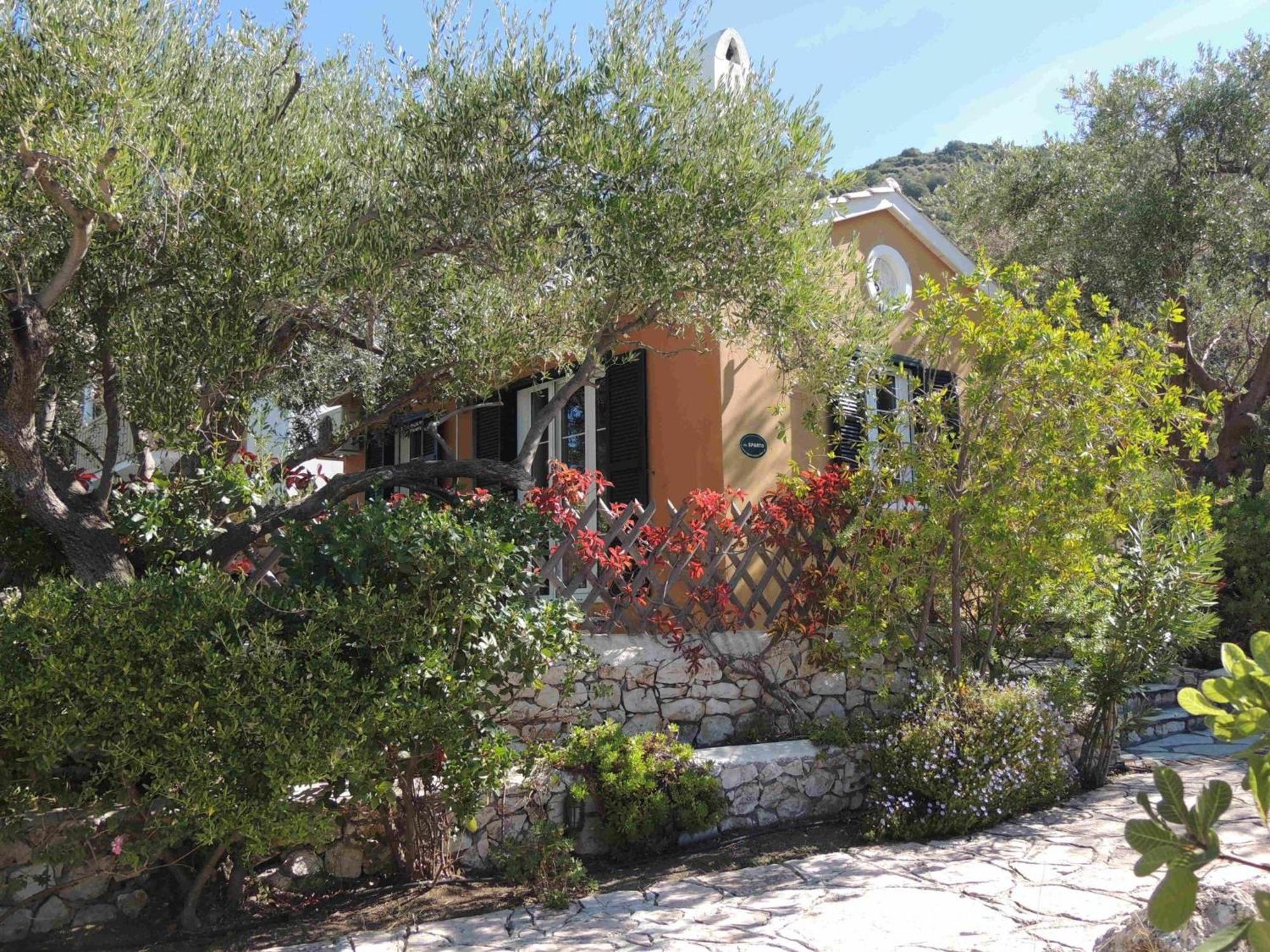 Agios Nikitas Villas Bagian luar foto
